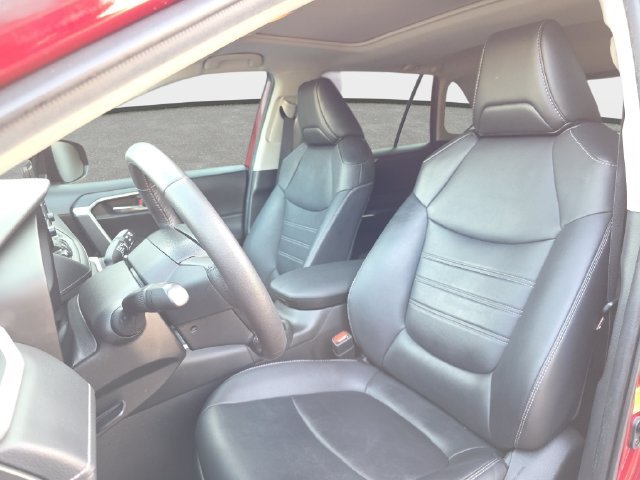 Used 2021 Red Toyota XLE Premium image 13