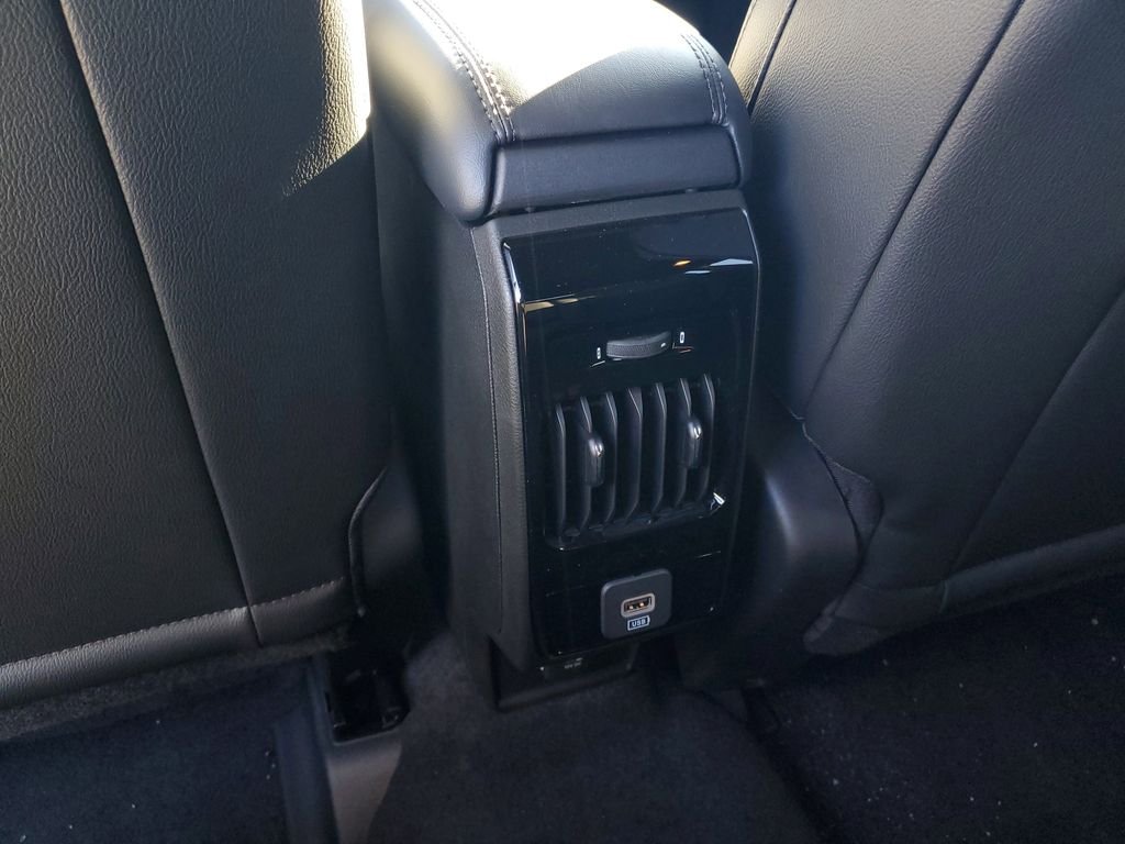 New 2026 Bright White Clearcoat Jeep Latitude image 11