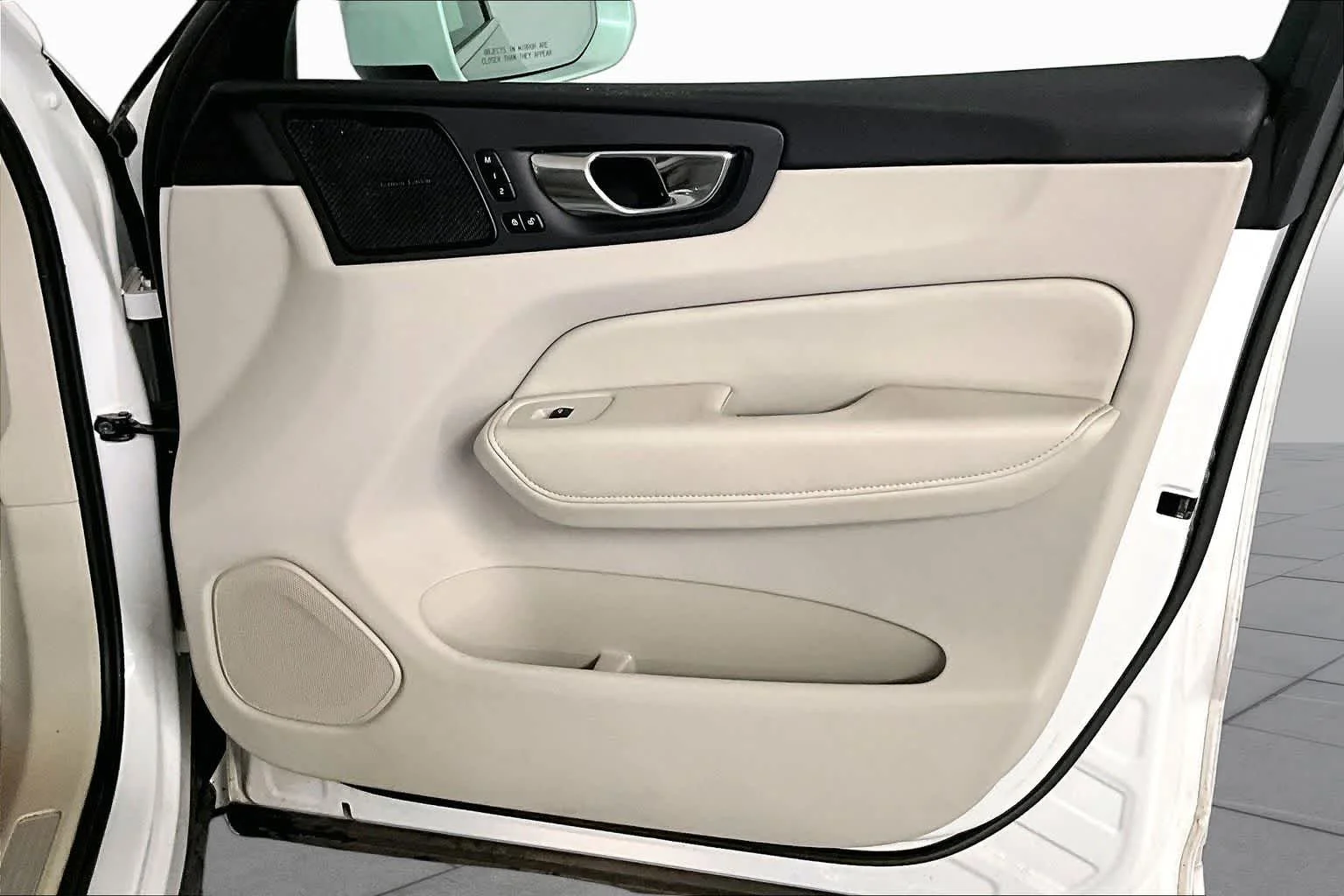 Used 2022 Crystal White Metallic Volvo Inscription image 23
