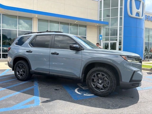 Certified Used 2025 Sonic Gray Pearl Honda TrailSport image 5