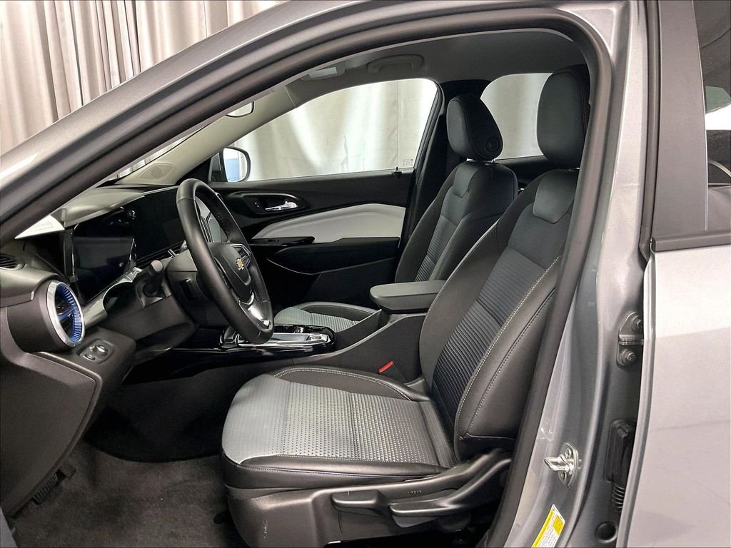 Used 2025 Gray Chevrolet LT image 10