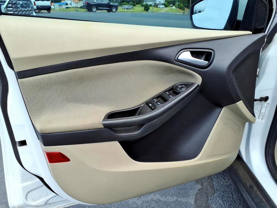 Used 2014 Oxford White Ford SE image 18