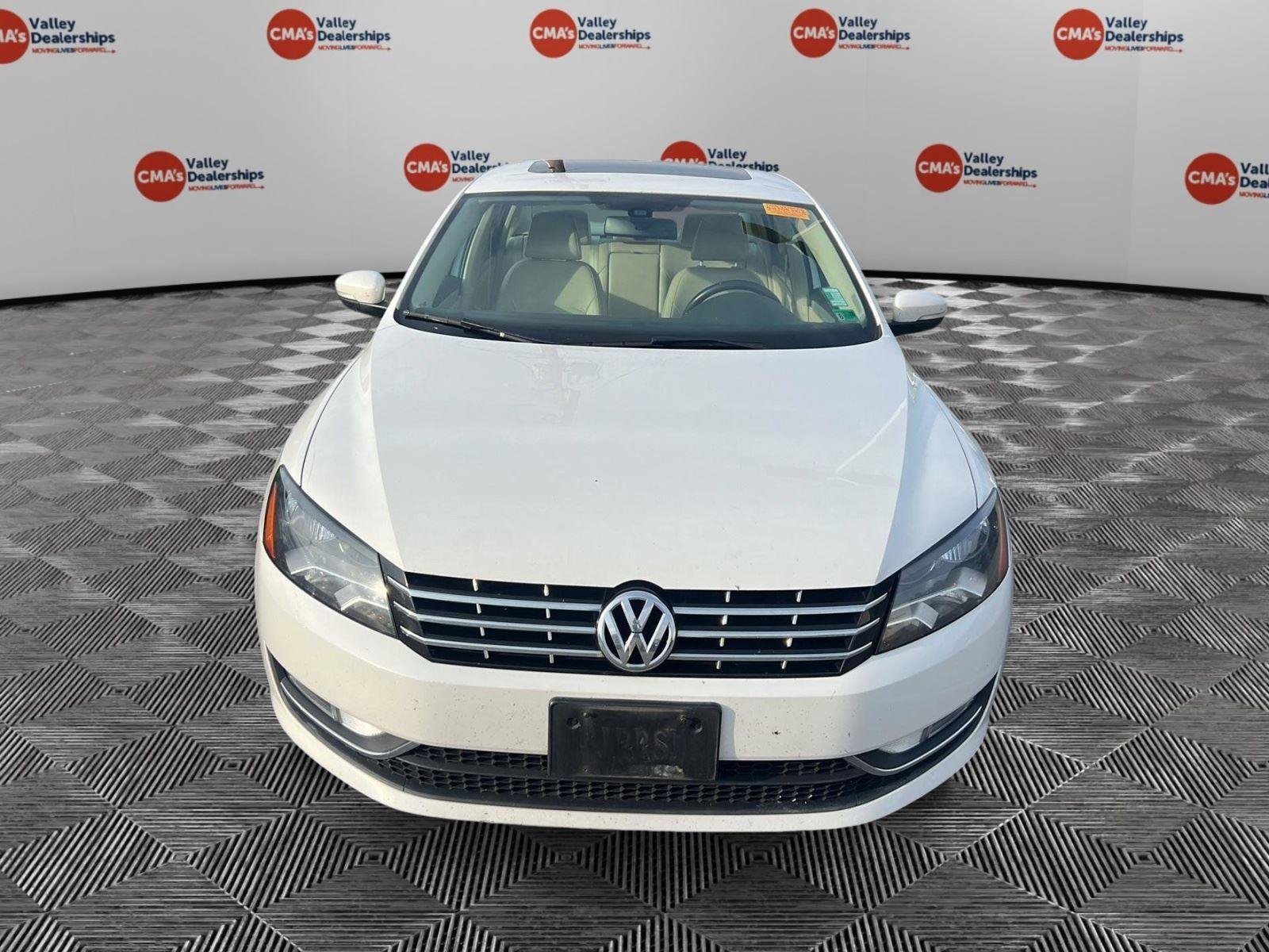 Used 2013 Candy White Volkswagen TDI SE w/Sunroof & Nav image 21