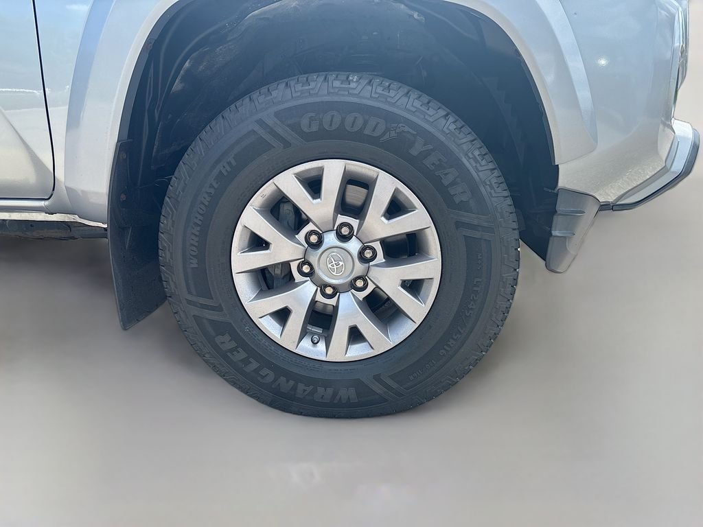 Used 2017 Silver Toyota SR5 image 10