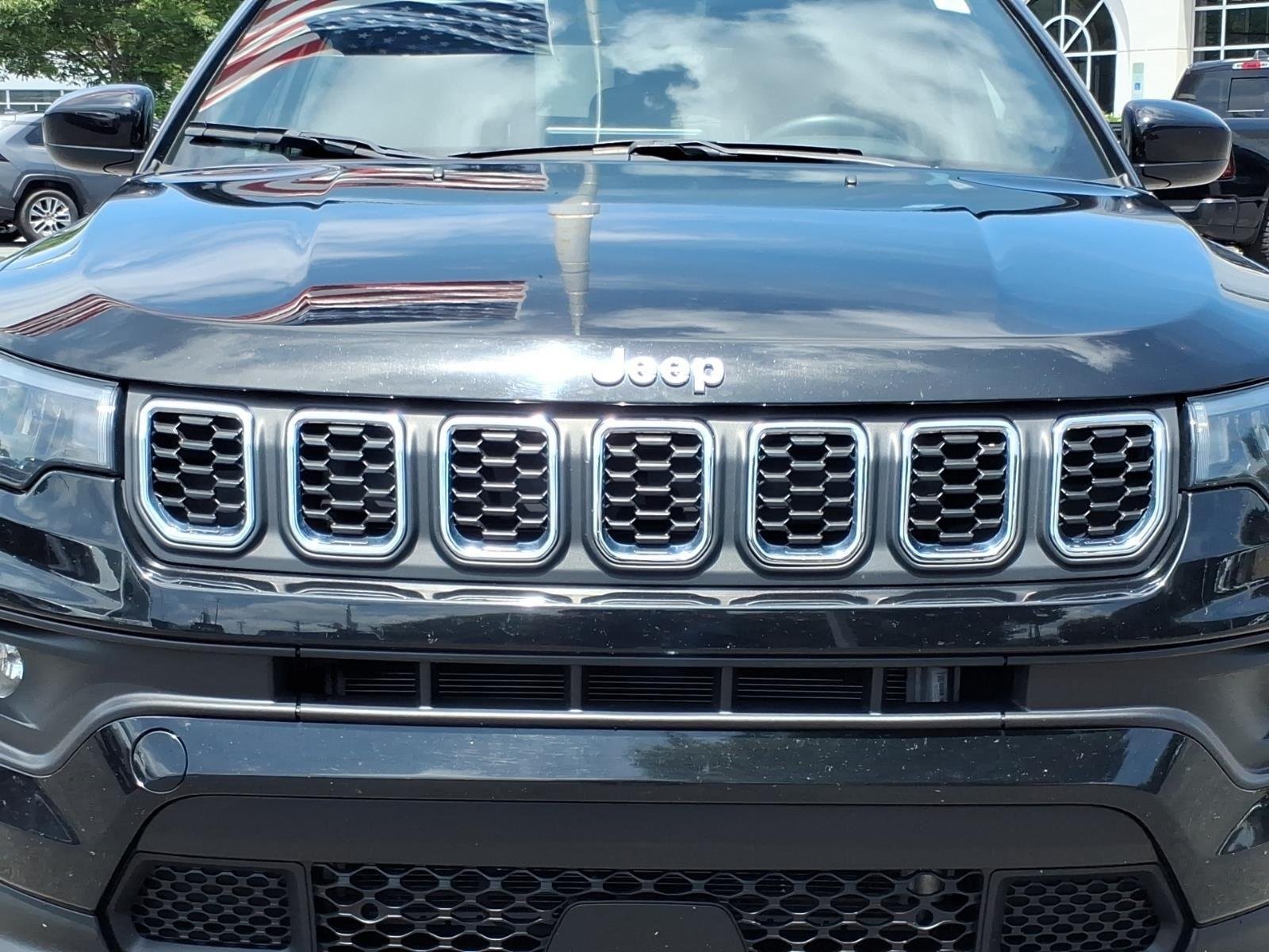 Used 2024 Diamond Black Crystal Pearlcoat Jeep Latitude image 13