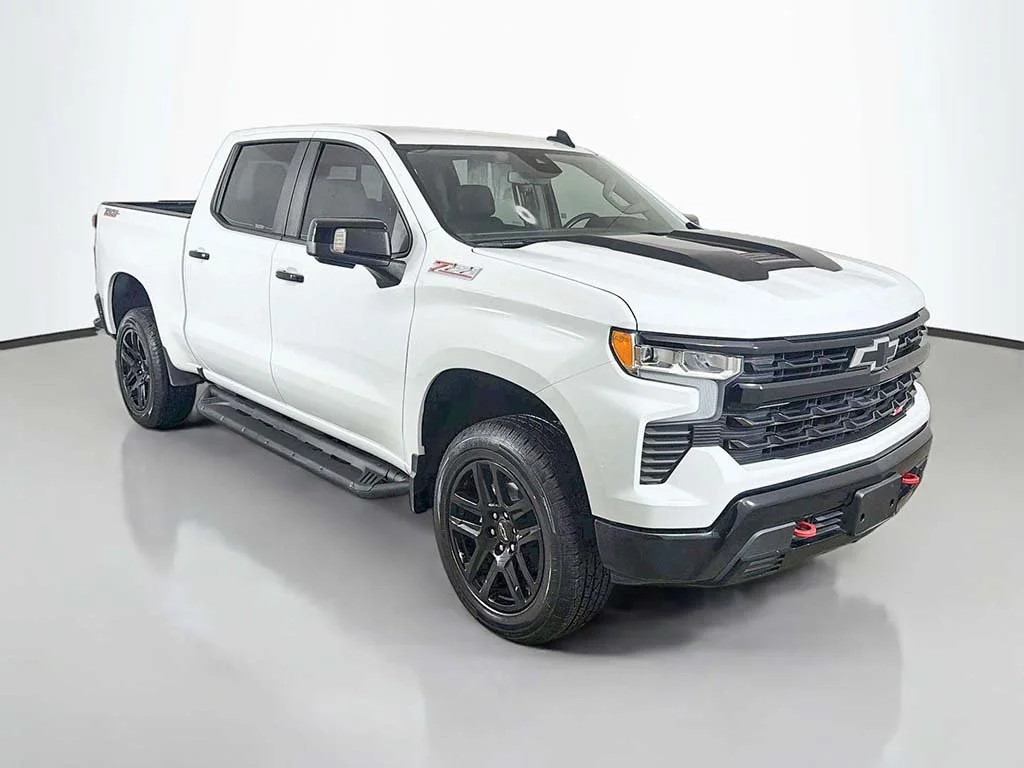 Used 2023 White Chevrolet LT Trail Boss image 2