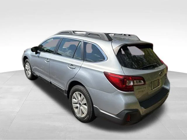Used 2018 Silver Subaru 2.5i image 8