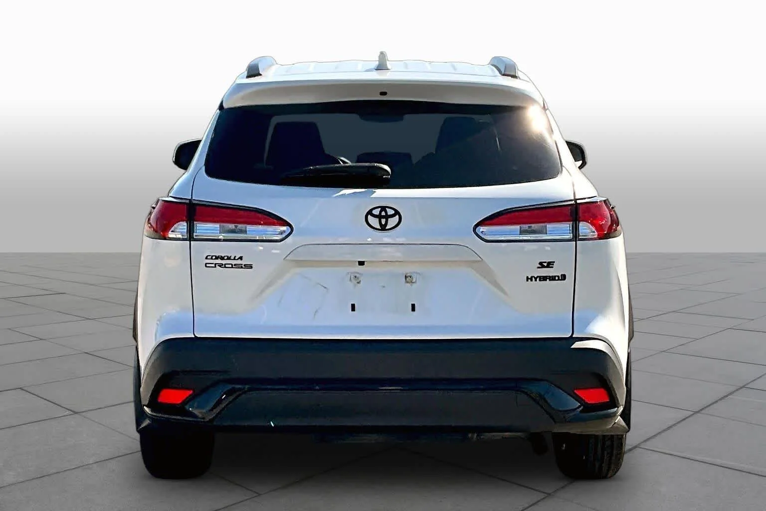 Used 2024 Wind Chill Pearl Toyota Hybrid SE image 4