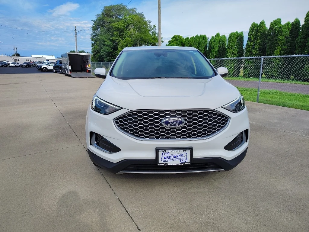 Used 2024 Oxford White Ford SEL image 4