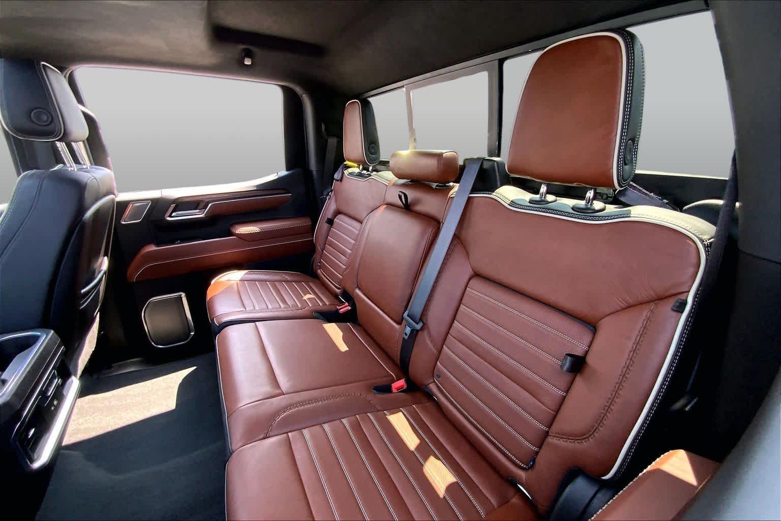 Used 2025 White Frost Tricoat GMC Denali Ultimate image 21