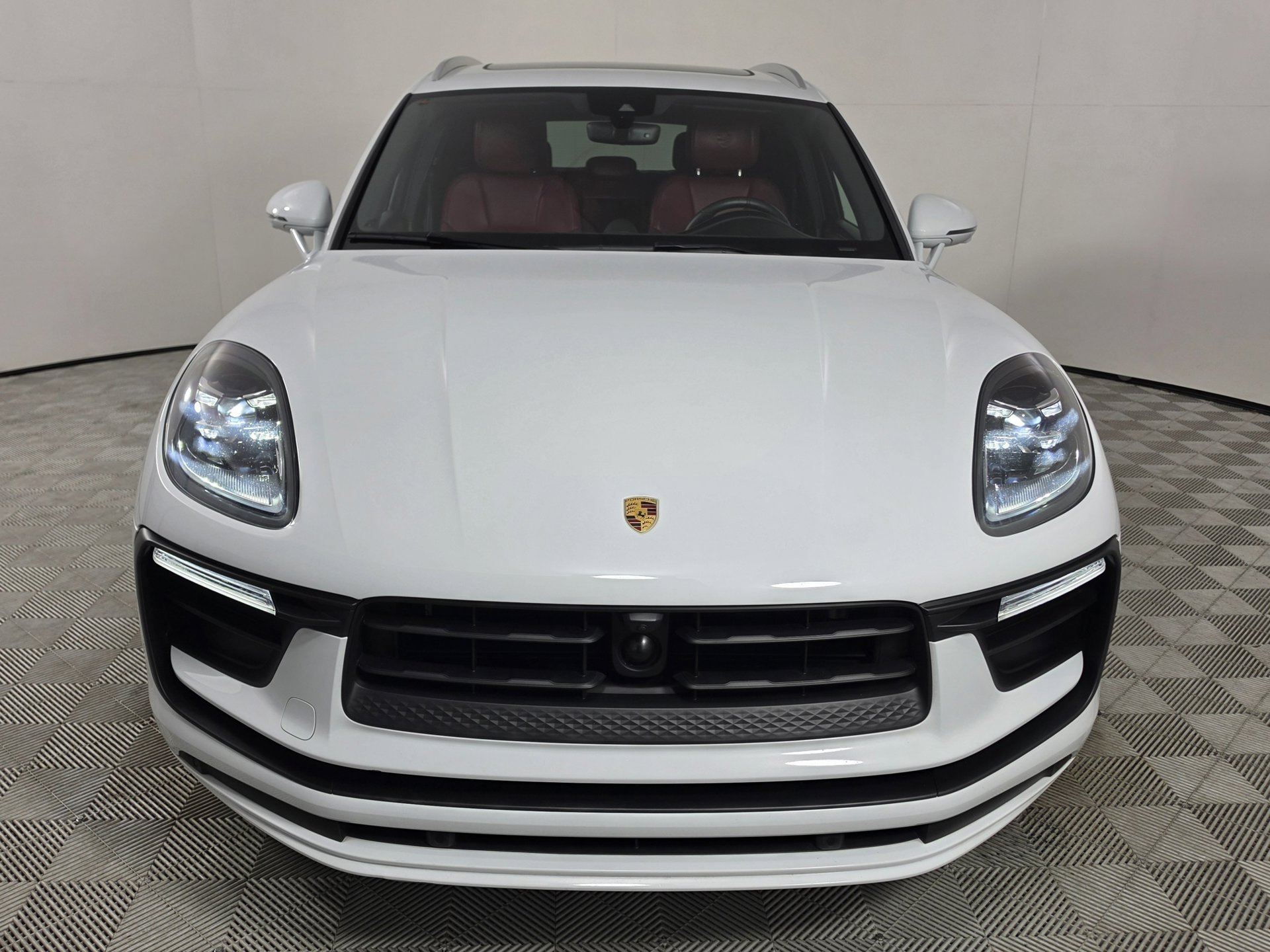 2025 Porsche Macan T - Photo 49