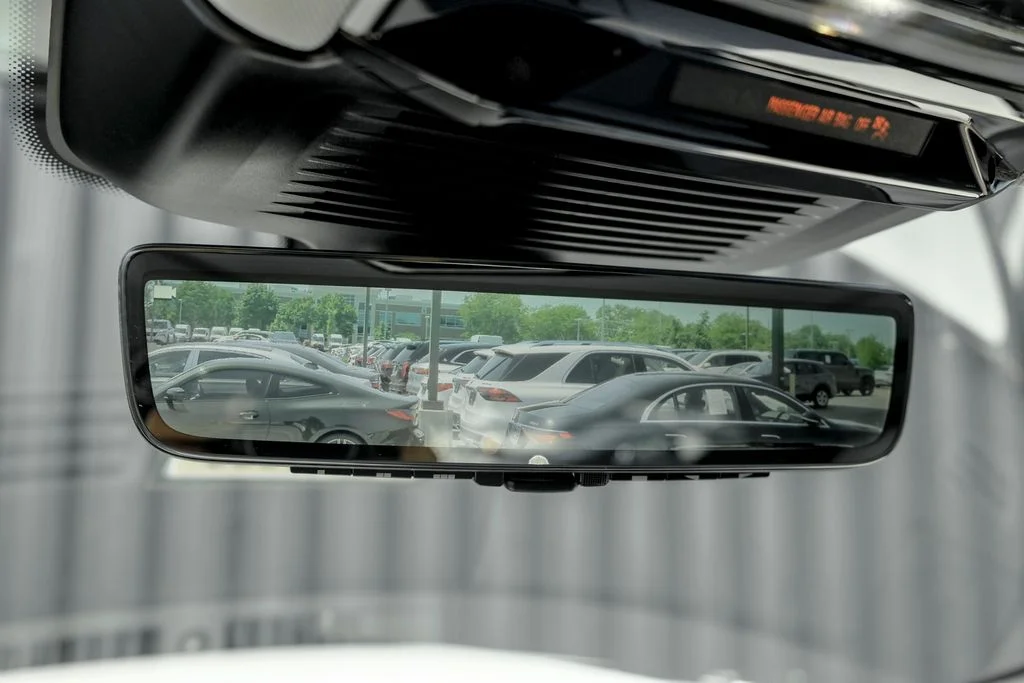 New 2026 Fuji White Land Rover Dynamic SE image 16