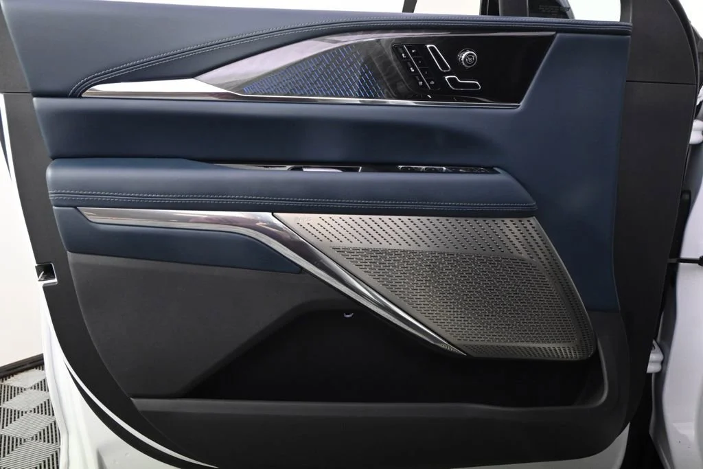 2025 Cadillac Escalade IQ Luxury 2 - Photo 23