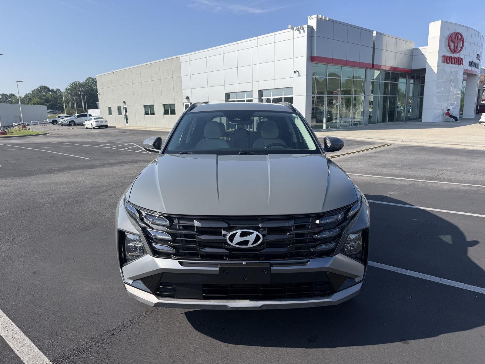 Used 2025 Hampton Gray Hyundai SEL image 2