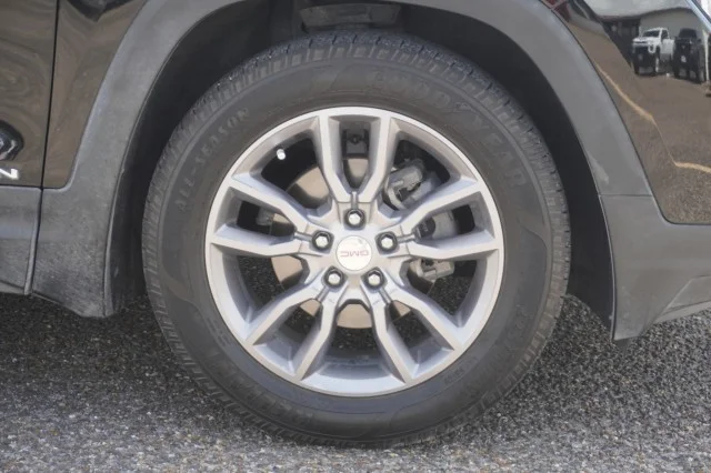 Used 2022  GMC SLT image 5
