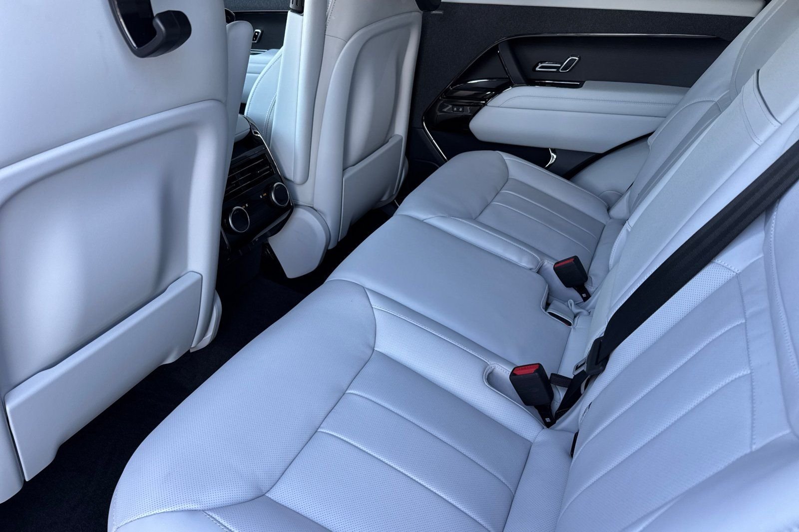New 2026 Varesine Blue Land Rover SE image 12