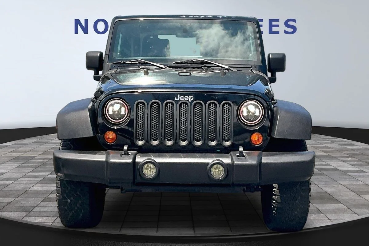 Used 2012  Jeep Sport image 2