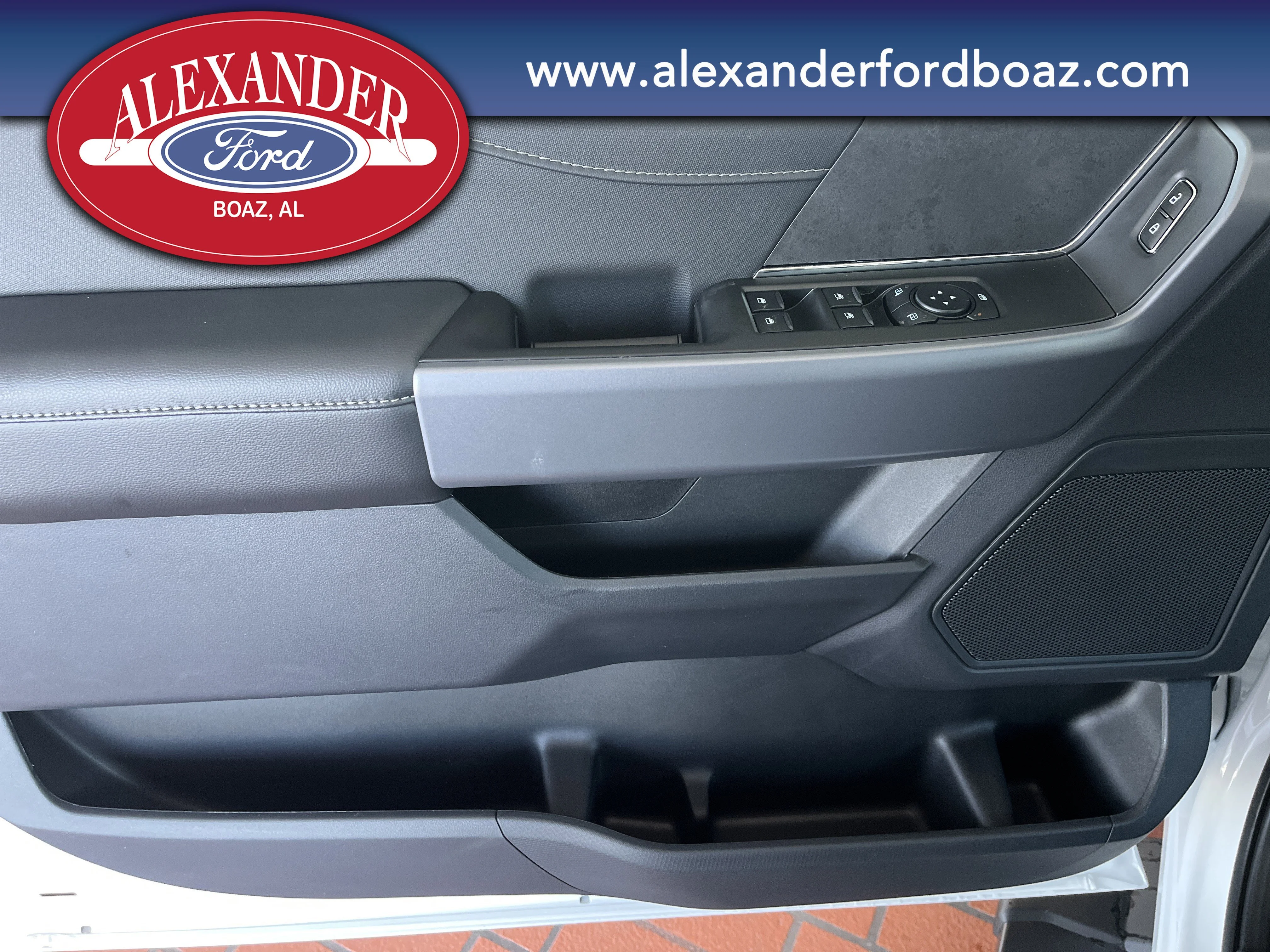 New 2026 Oxford White Ford XLT image 14