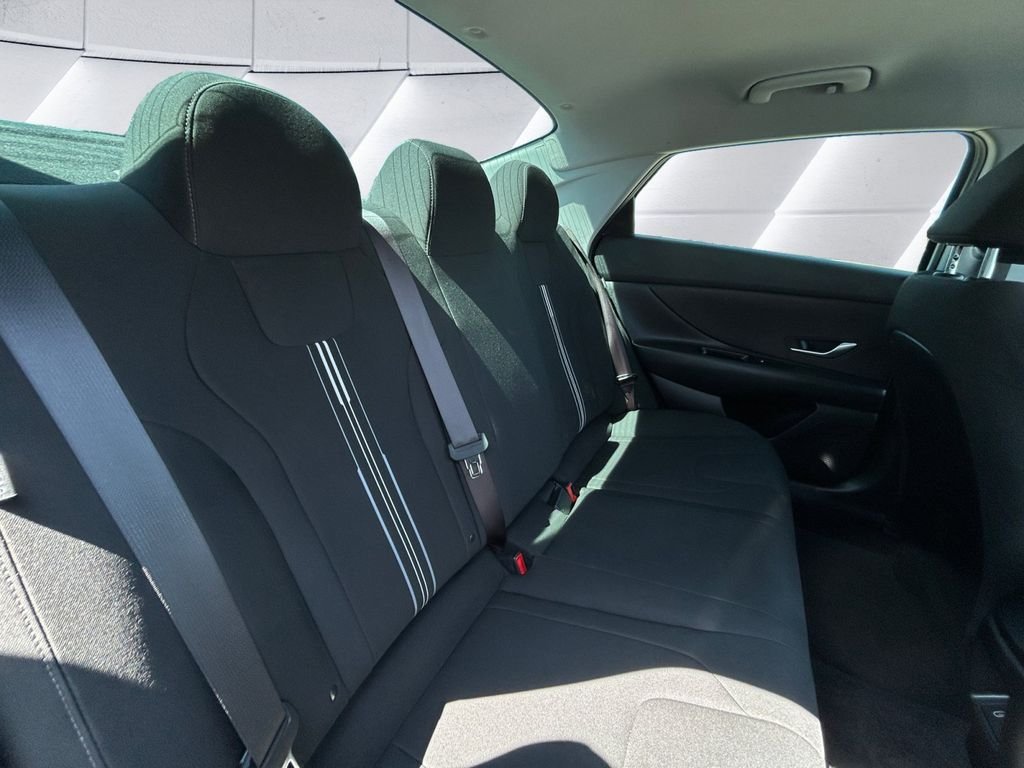 Used 2024 White Hyundai SEL image 16