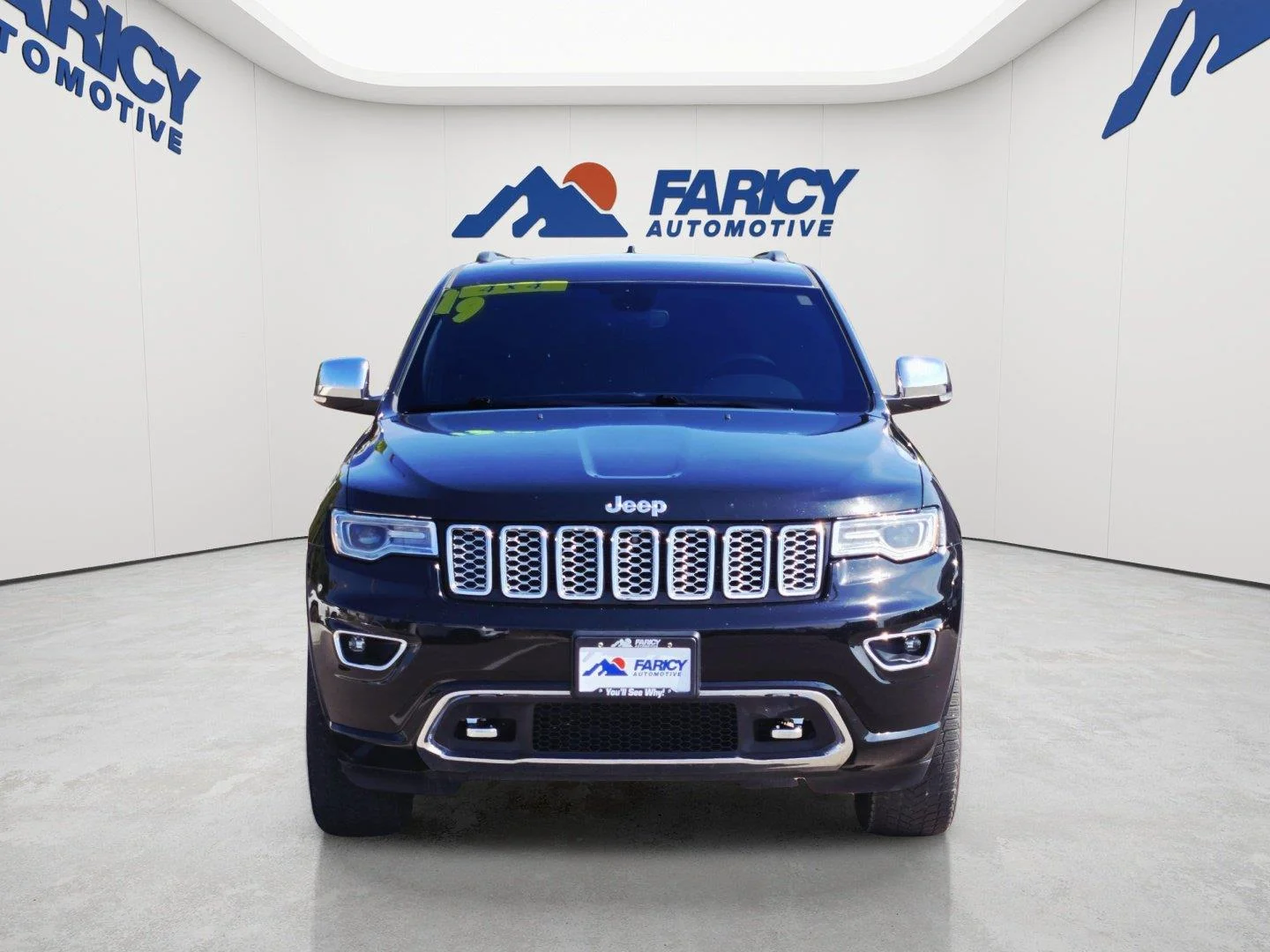 Used 2019 Diamond Black Crystal Pearlcoat Jeep Overland image 2