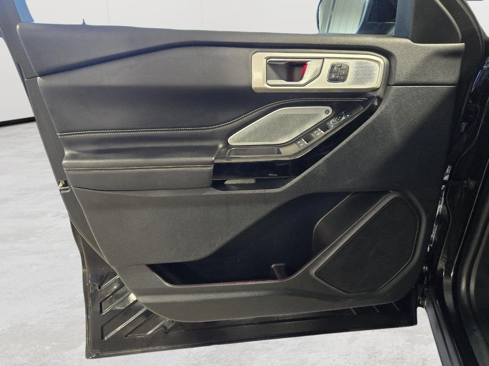 Used 2023 Agate Black Ford ST image 12
