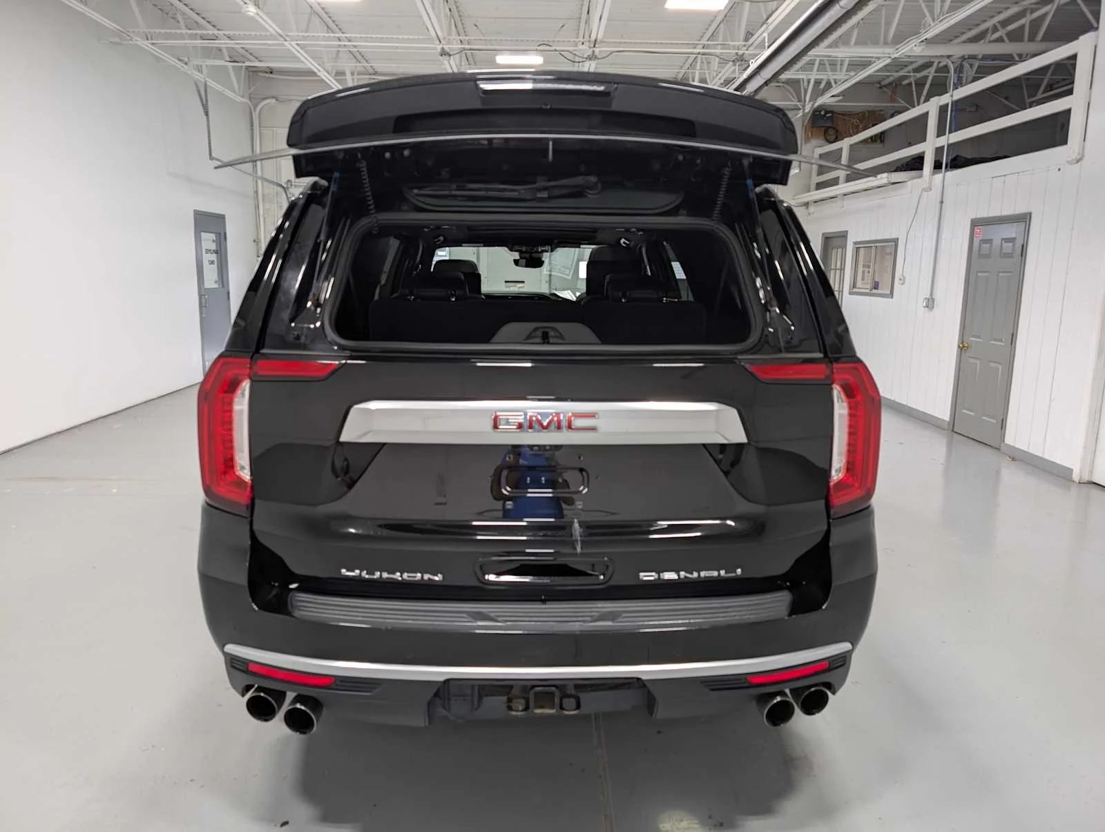 Used 2023 ONYX BLACK GMC Denali image 8