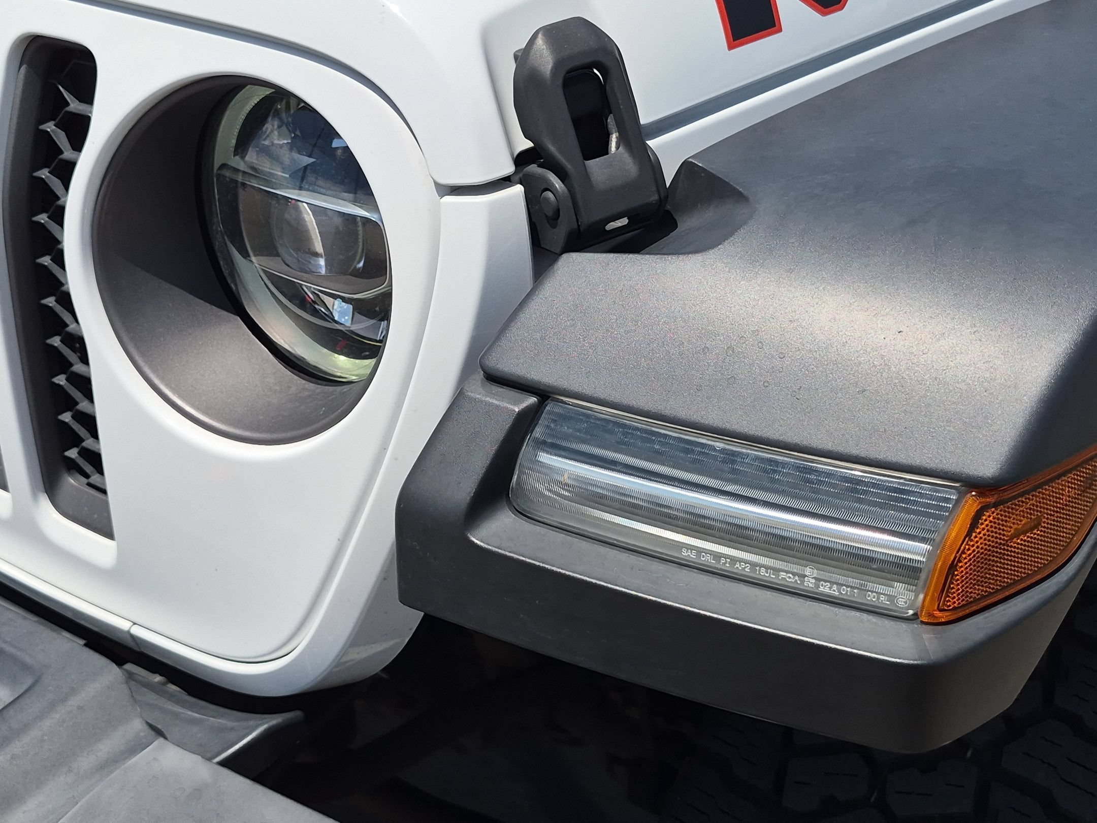 Used 2022 Bright White Clearcoat Jeep Mojave image 10