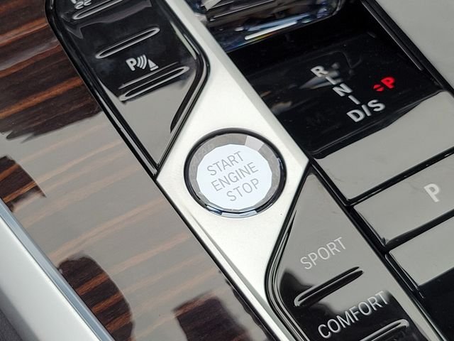 New 2026 White BMW xDrive40i image 28