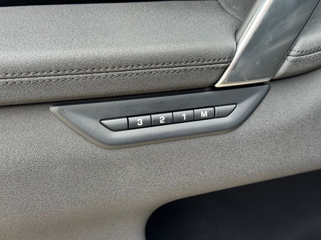 Used 2025 Santorini Black Metallic Land Rover S image 16