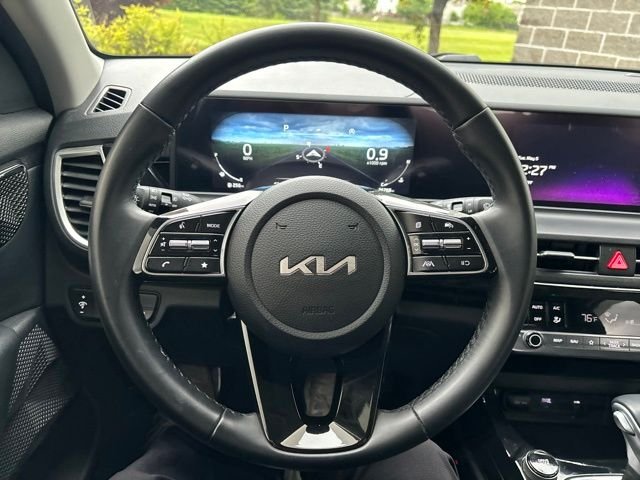 Used 2024 White Kia S image 16