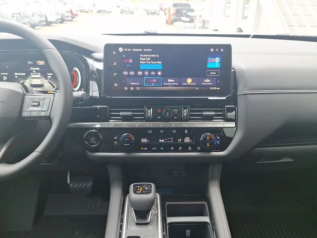 New 2026 Everest White Pearl TriCoat Nissan Platinum image 17