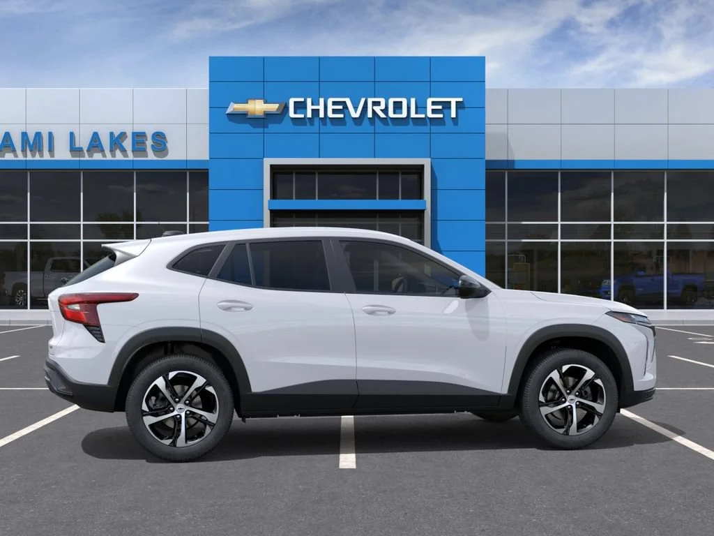 New 2026 Summit White Chevrolet 1RS image 5