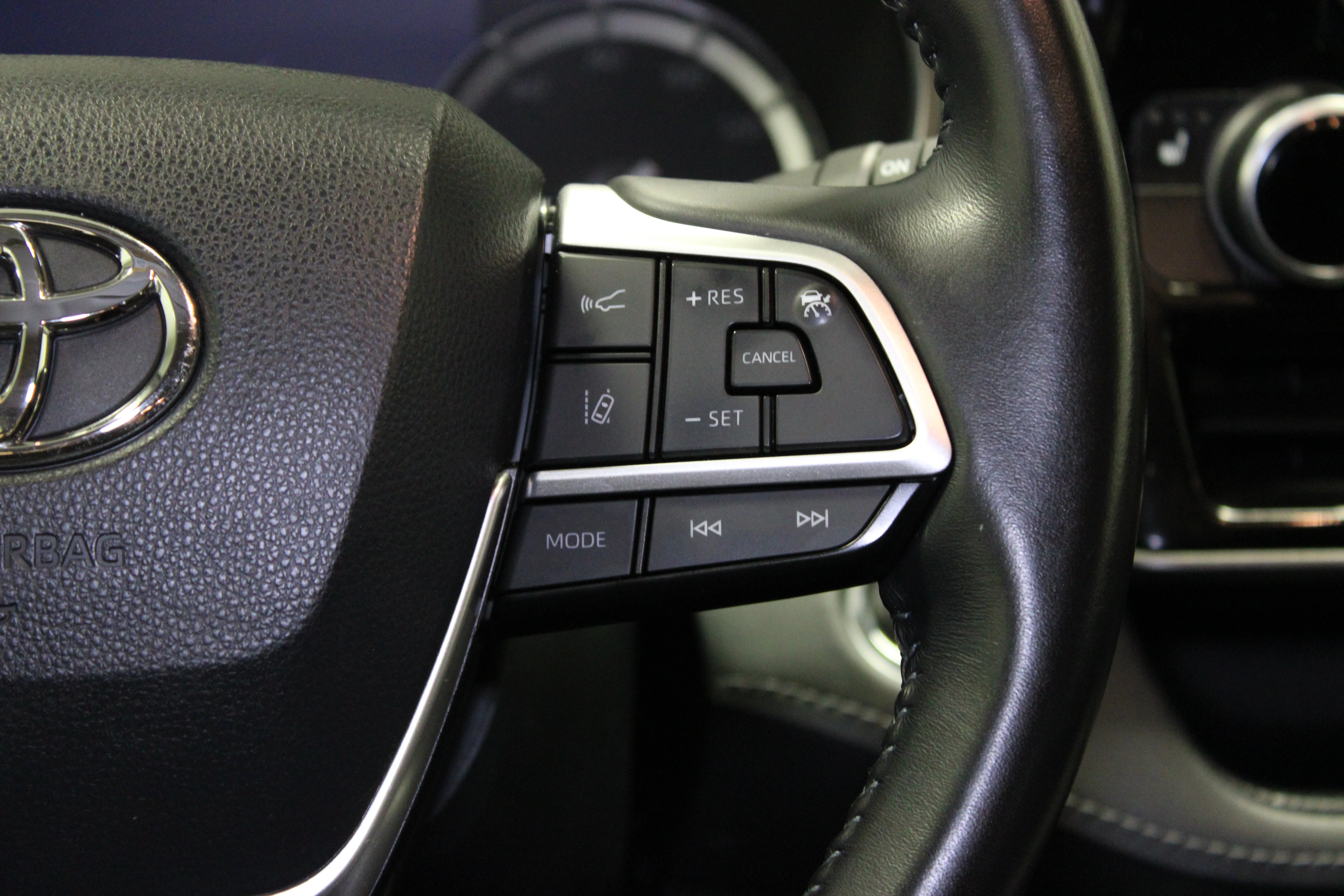 2022 Toyota Highlander XLE - Photo 26