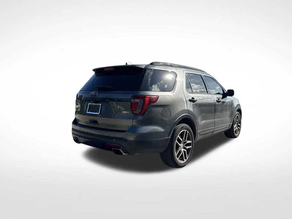 Used 2016 Magnetic Ford Sport image 5
