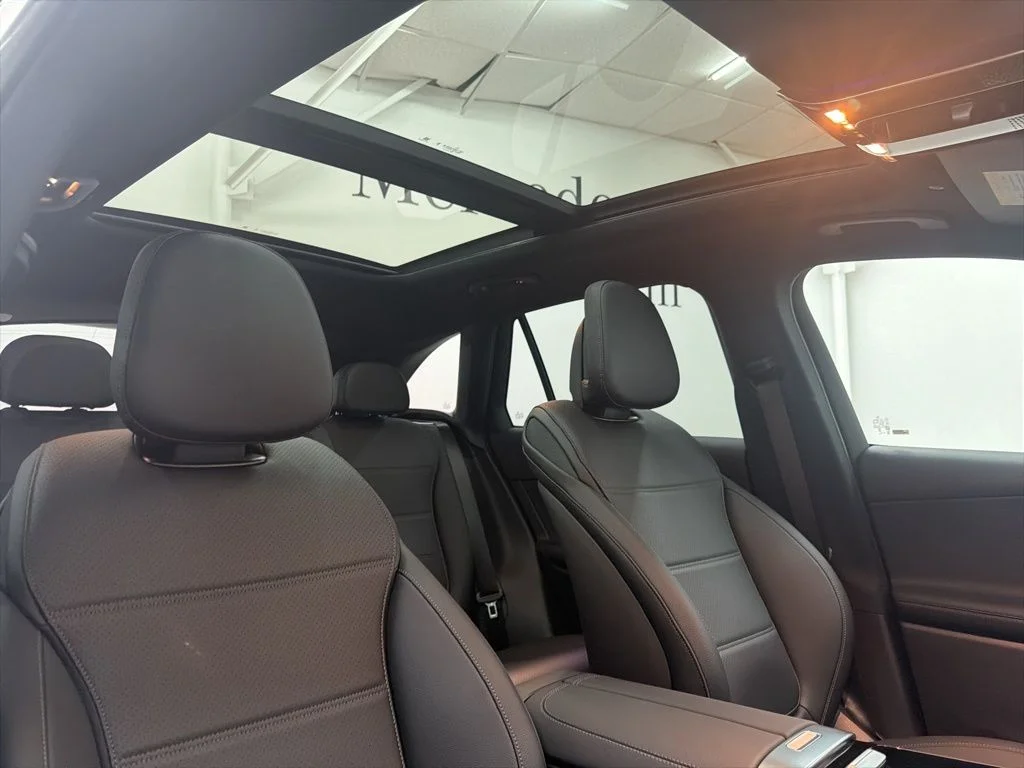 Used 2026 White Mercedes-Benz GLC 300 image 28