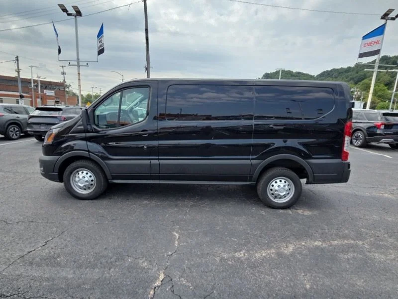 New 2026 Black Ford Base image 4