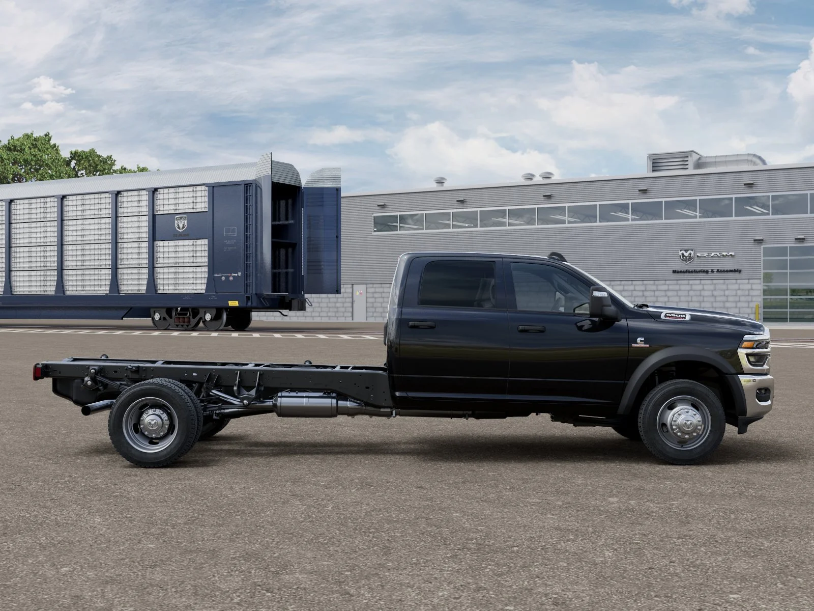 New 2026 Diamond Black Crystal Pearl-Coat Exterior Paint RAM TRADESMAN image 12