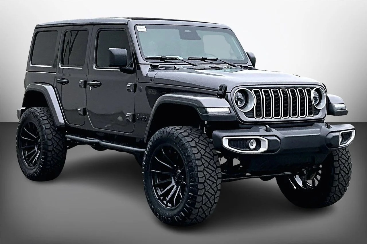 New 2026 Granite Crystal Metallic Clear-Coat Exterior Paint Jeep Sahara image 1