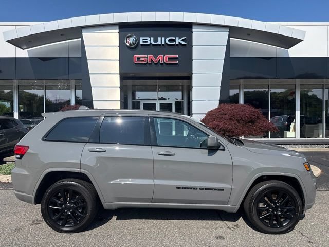 Used 2022 Gray Jeep Laredo X image 27