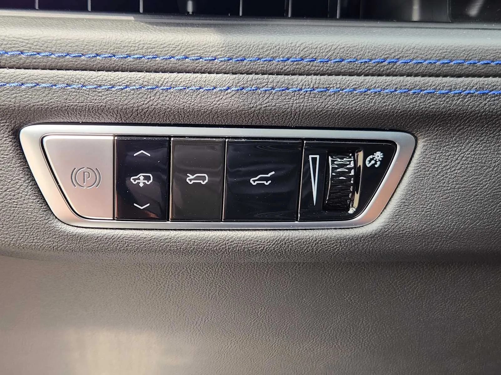 2026 Cadillac Escalade IQL Luxury - Photo 15