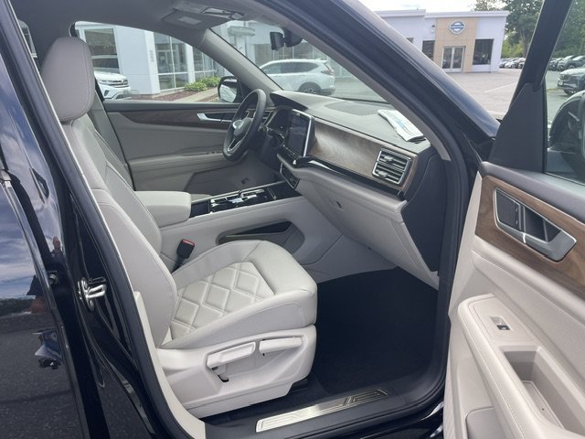 New 2026 Deep Black Pearl Volkswagen 2.0T SE W/TECHNOLOGY image 5