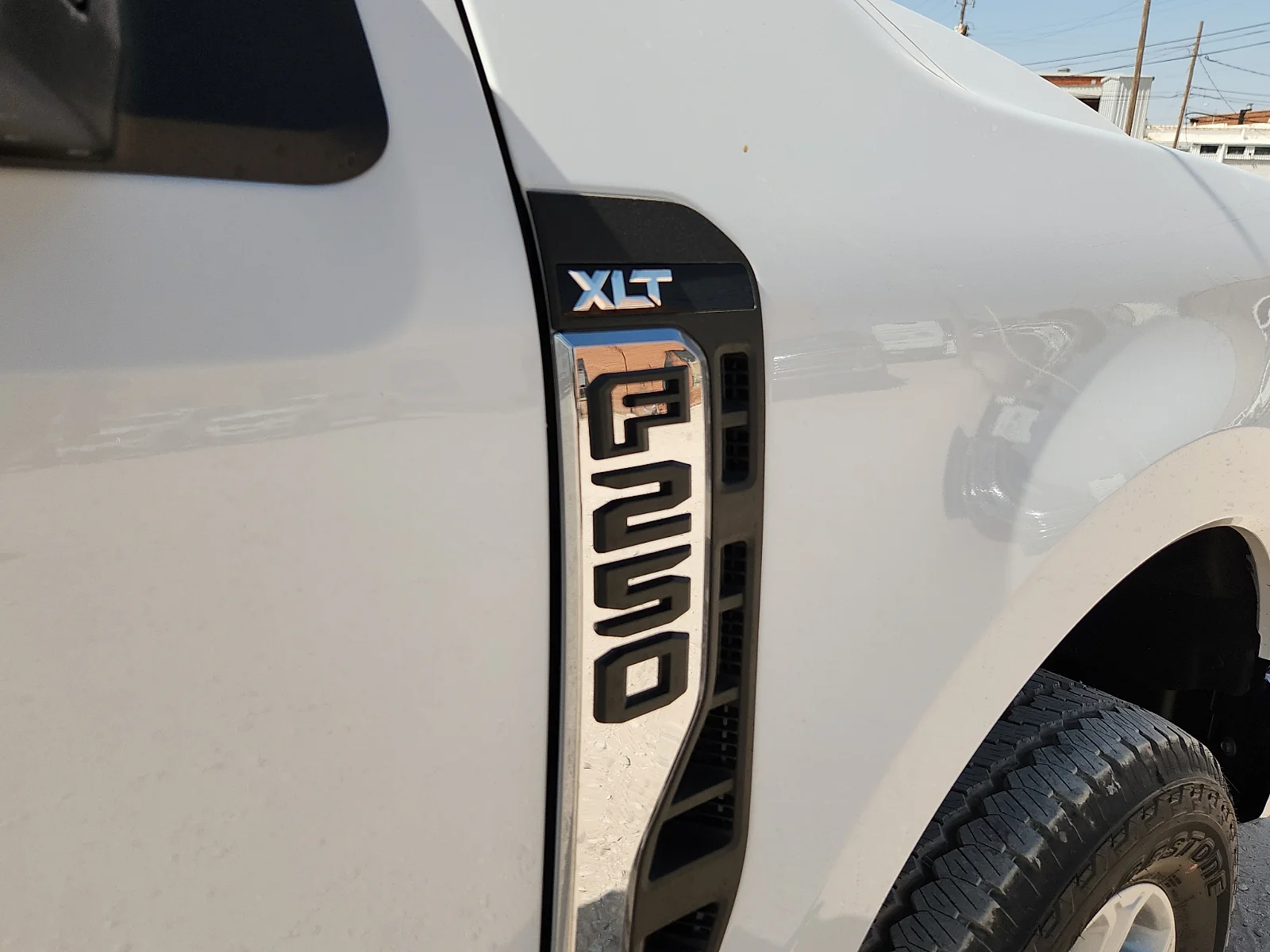 New 2027 Oxford White Ford XLT image 10