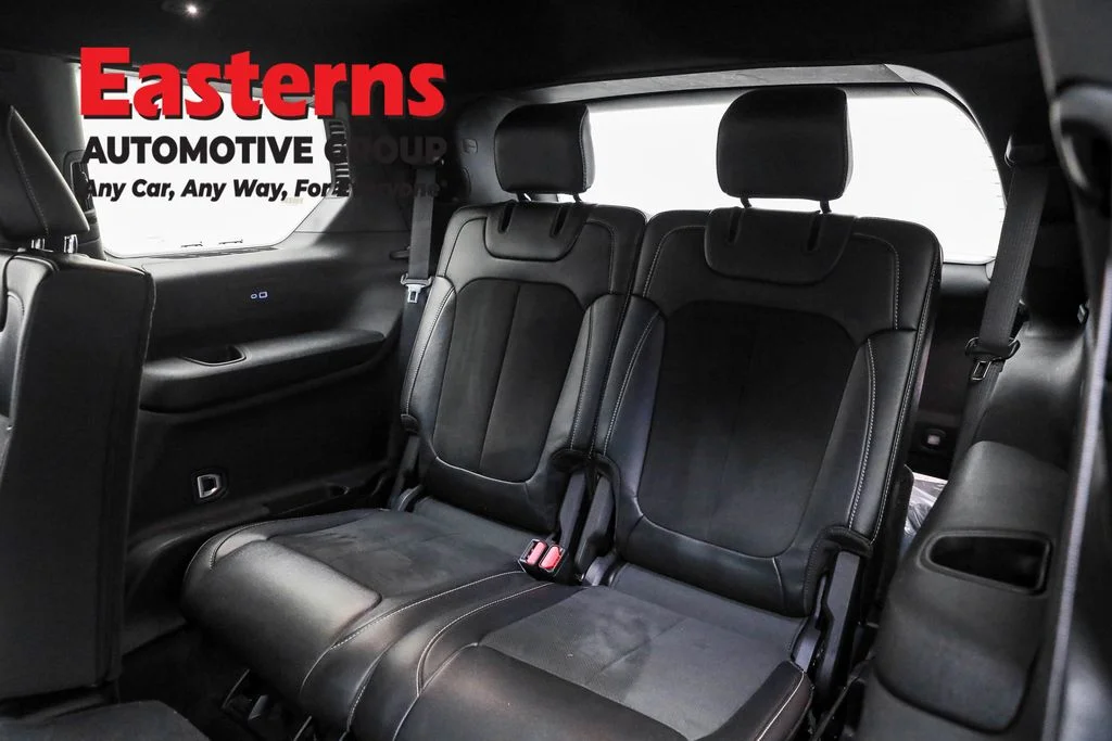 Used 2024 White Jeep Altitude image 28
