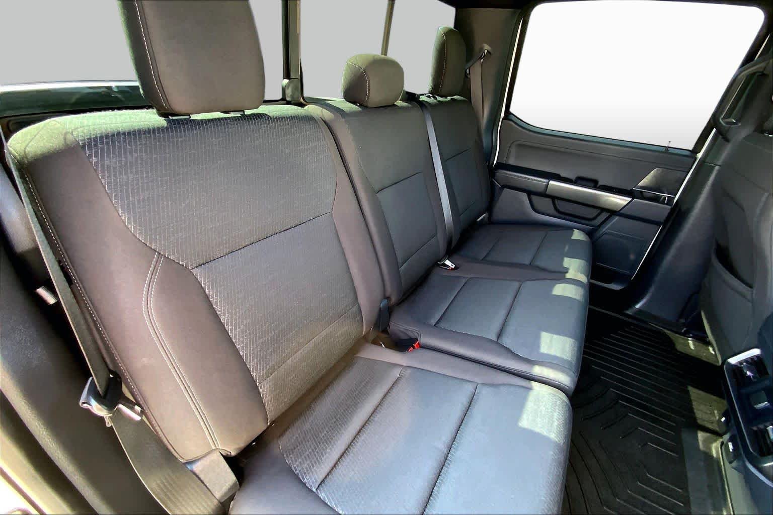 Used 2023 Oxford White Ford XLT image 18