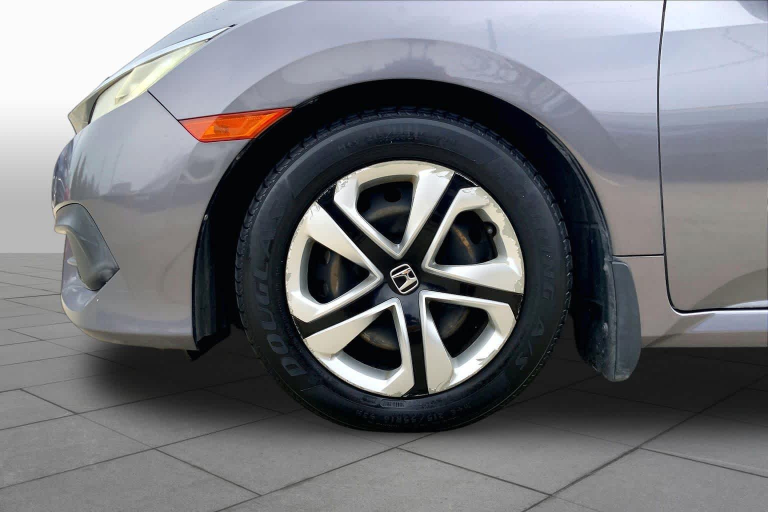 Used 2016  Honda LX image 10