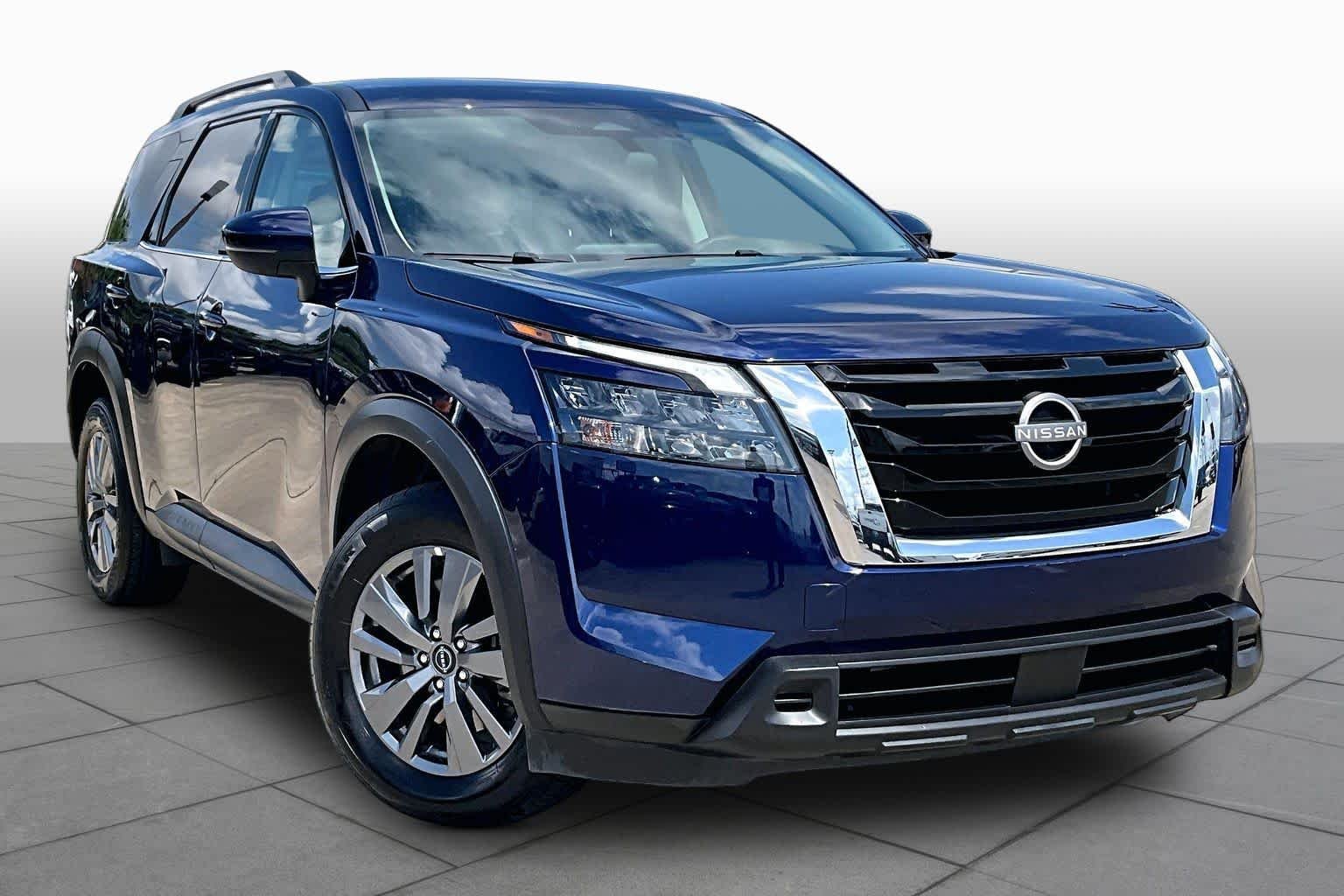 Used 2025 Deep Ocean Blue Pearl Nissan SV image 3