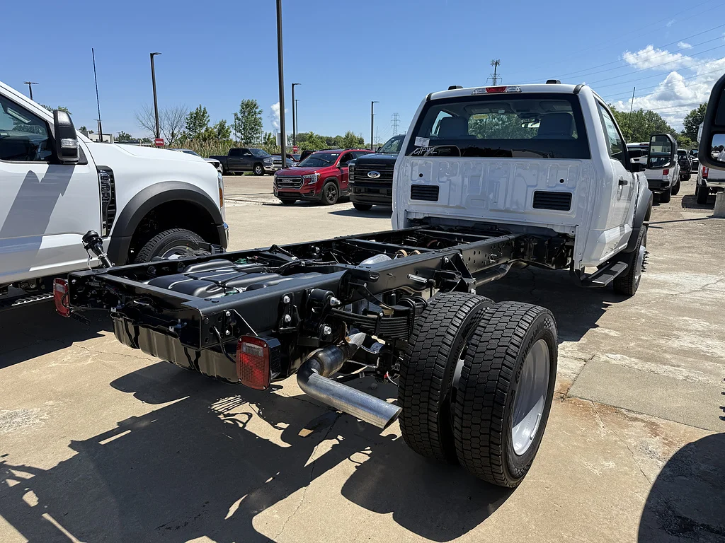 New 2026 Oxford White Ford F-550® XL image 3