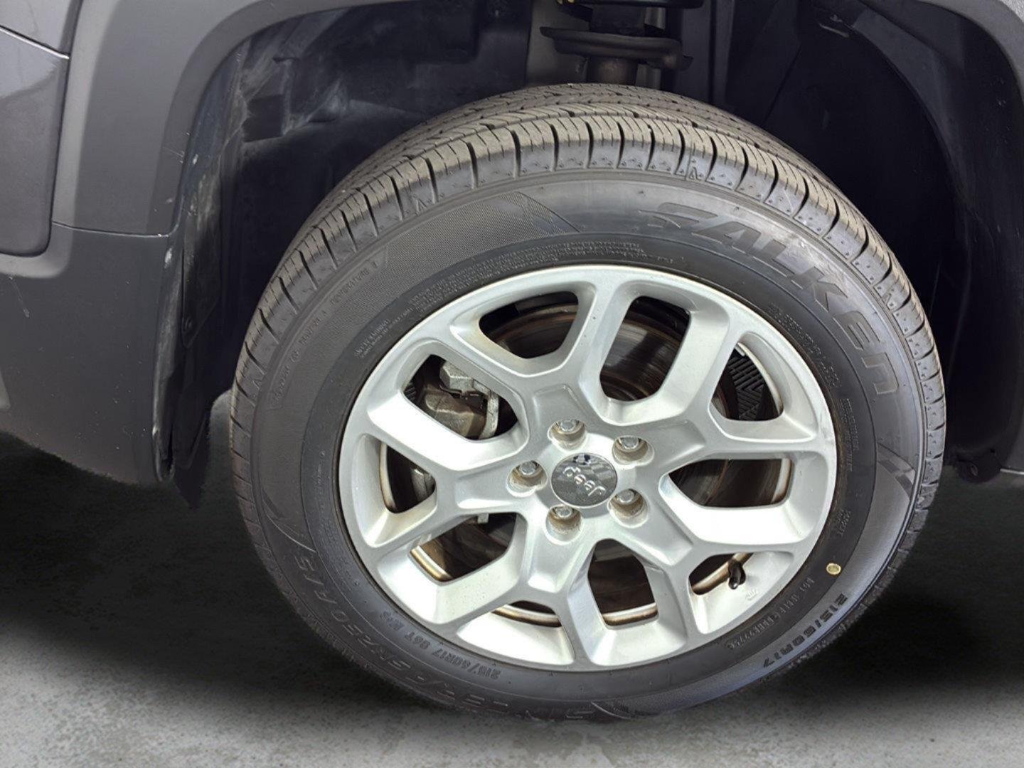 Used 2017 Granite Crystal Metallic Clearcoat Jeep Latitude image 16