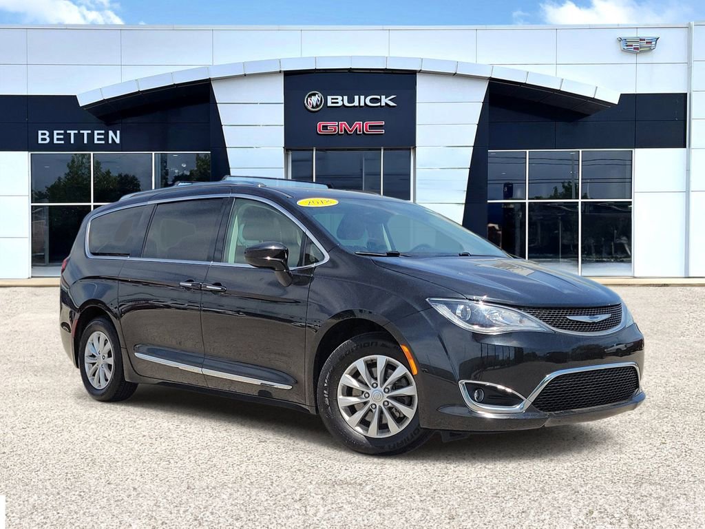2018 Chrysler Pacifica Touring L's photo