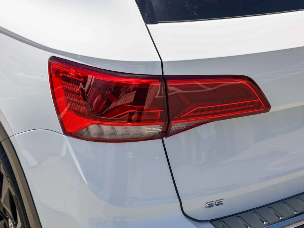 Used 2022 White Volkswagen 1.5T SE image 6
